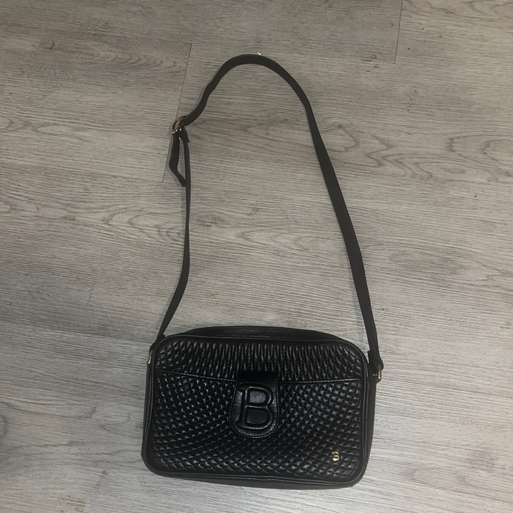 Beautiful Vintage Bally cross body.